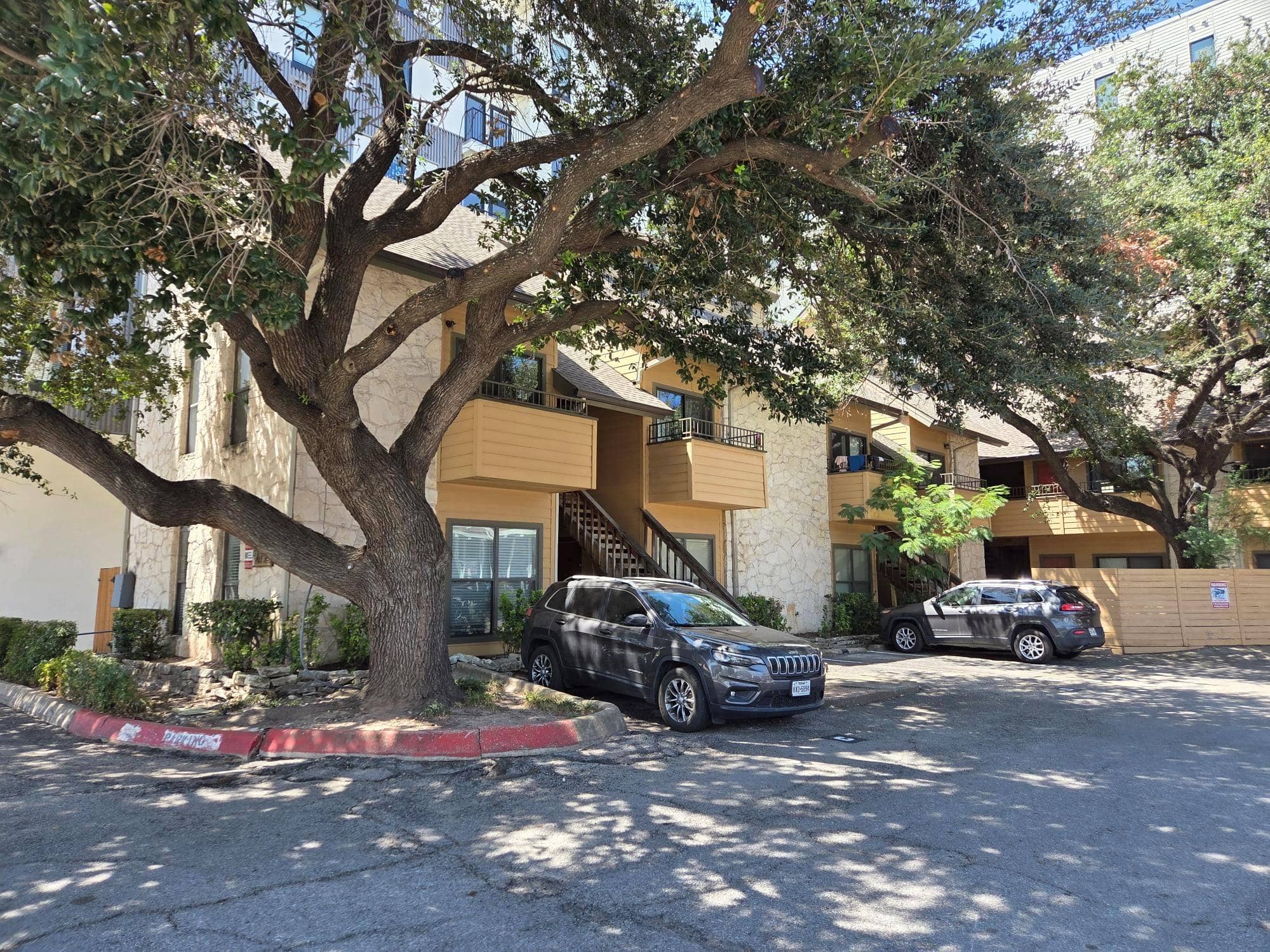 2714 Nueces #102, Austin 78705