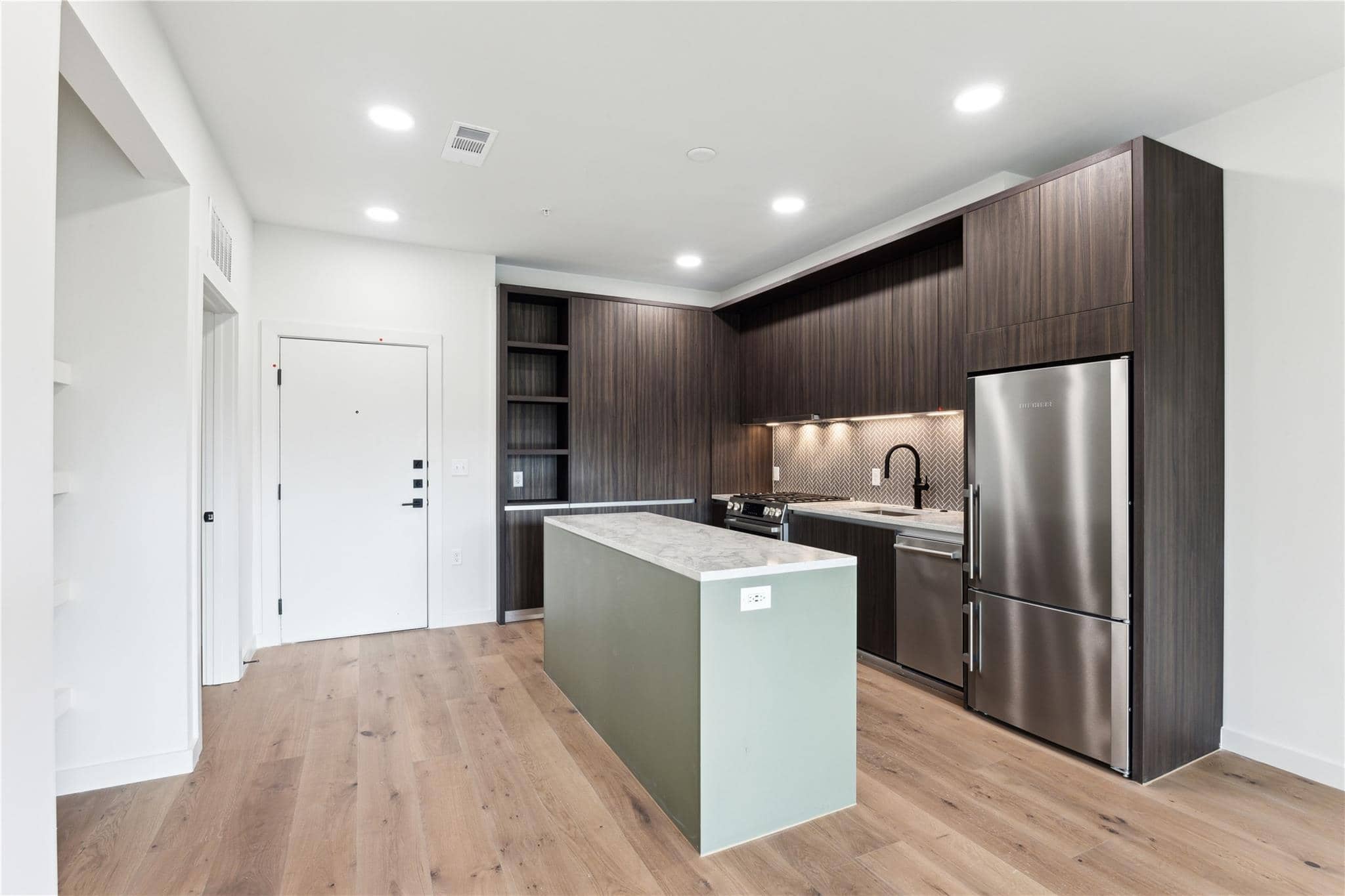 2209 1st #217, Austin 78704