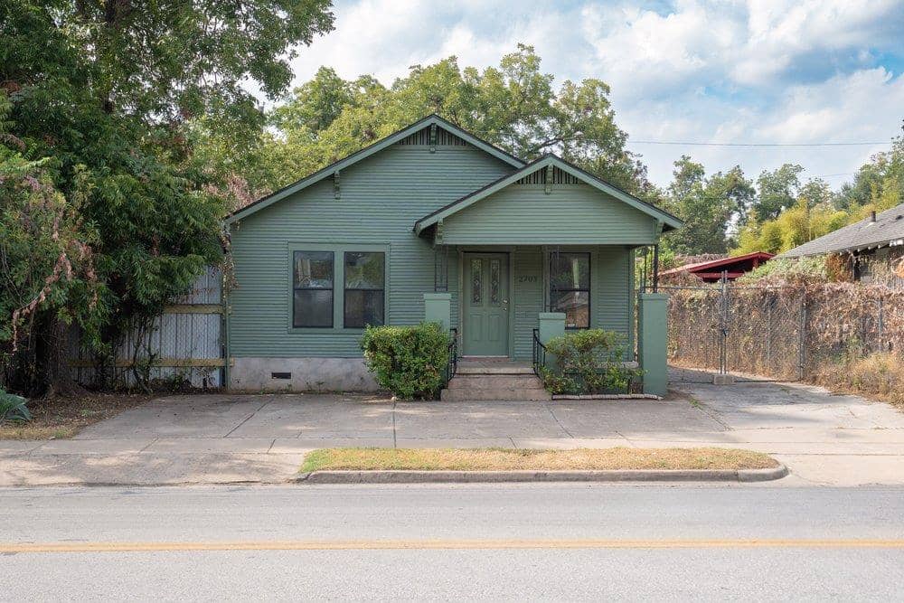 2703 Cesar Chavez, Austin 78702